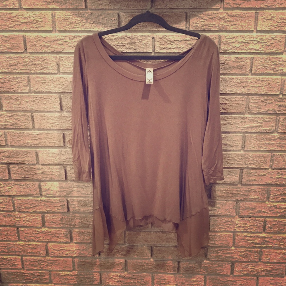 Like new tan/brown flowy 3/4 sleeve-size small.